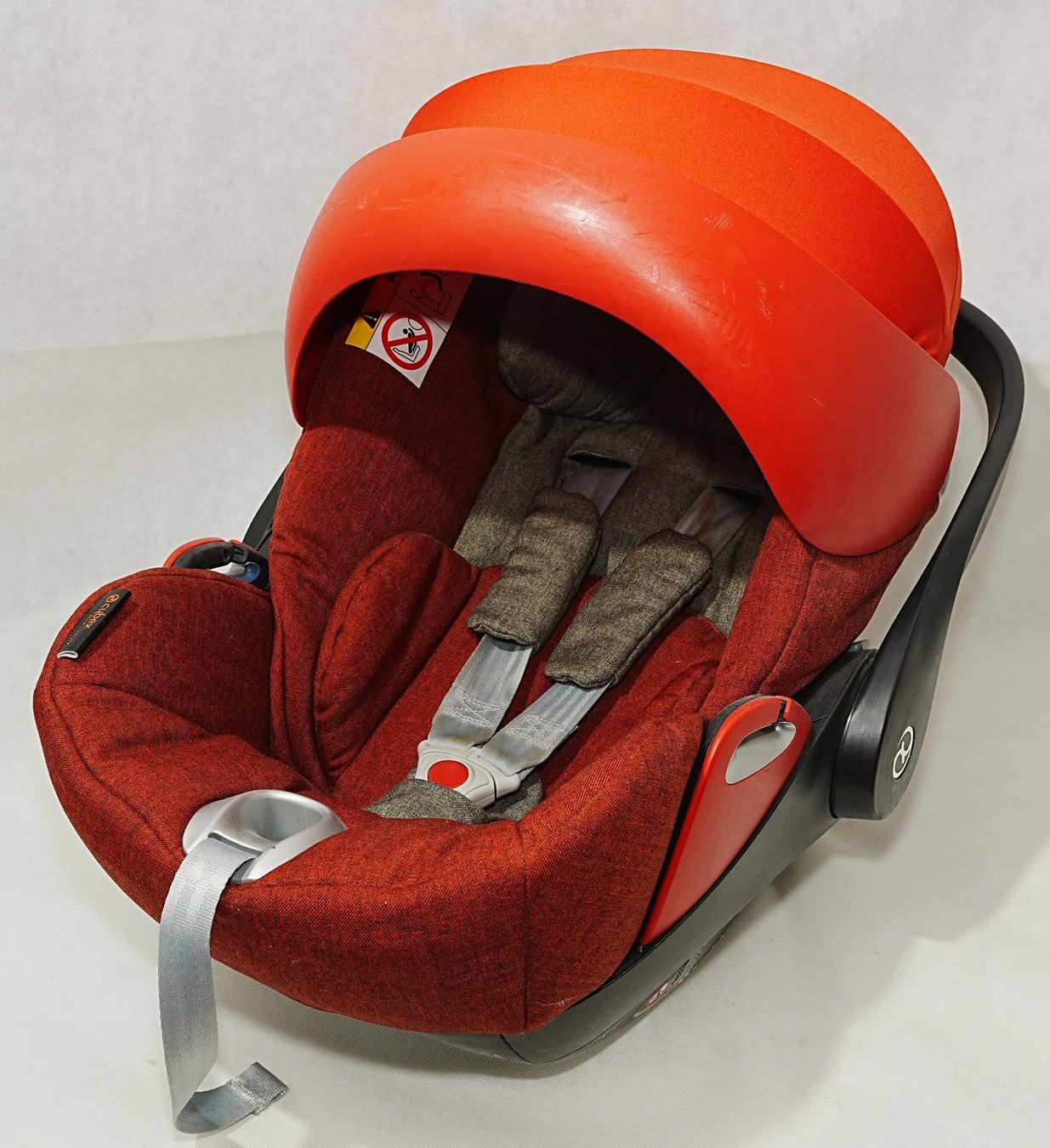 Cybex Seggiolini per auto: Cybex CloudQ Babyschale mit Basisstation – Usato da Torny-le-Grand venduto da Chip4 1