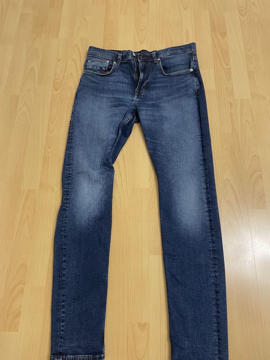 Tommy Hilfiger Jeans: Tommy Hilfiger Jeans – Usato da Ebikon venduto da van_qg5n