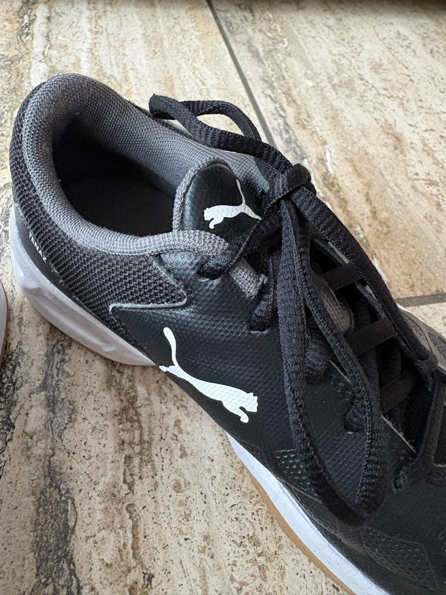 Puma Scarpe per ragazzi: Puma Indoor Sportschuh Grösse 35 – Usato da Nürensdorf venduto da Yellowstone09 2