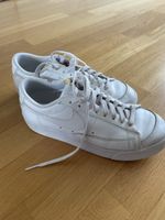 Weisse Nike Blazer Low Damenschuhe