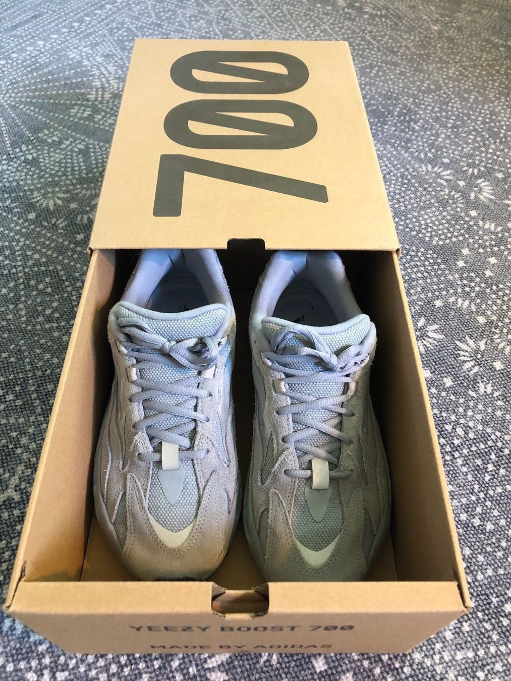 Scarpe da uomo: Adidas Yeezy Boost 700 V2 – Usato da Utzenstorf venduto da Ismaele 1