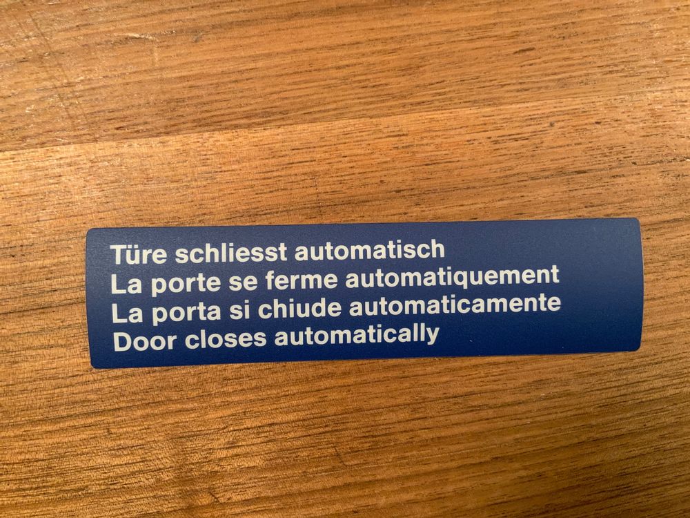 Türe schliesst automatisch - Aufkleber - SBB 4 sprachig (Neu (gemäss ...