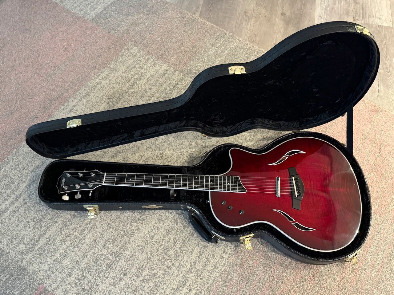 Taylor Strumenti musicali: TAYLOR T5-S1 Standard Red Edgeburst – Usato da Niederhasli venduto da Moondance