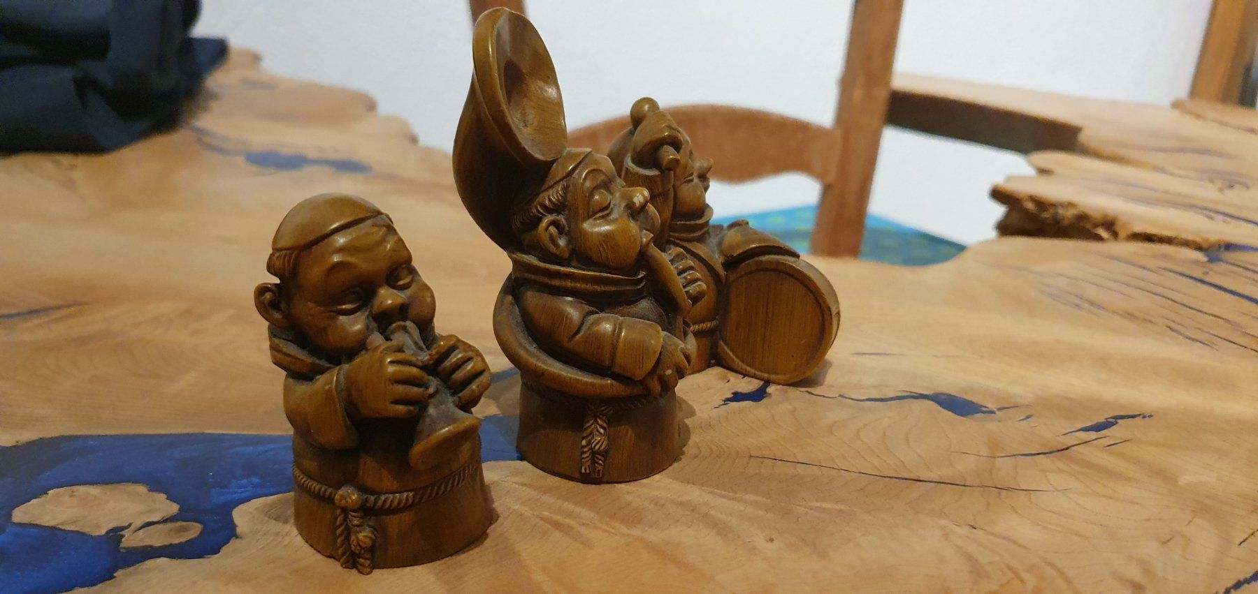 Statuette: Antike Geschnitzte musiker. holz statuen .ca1955 – Usato da Mammern venduto da Iten-chris 1