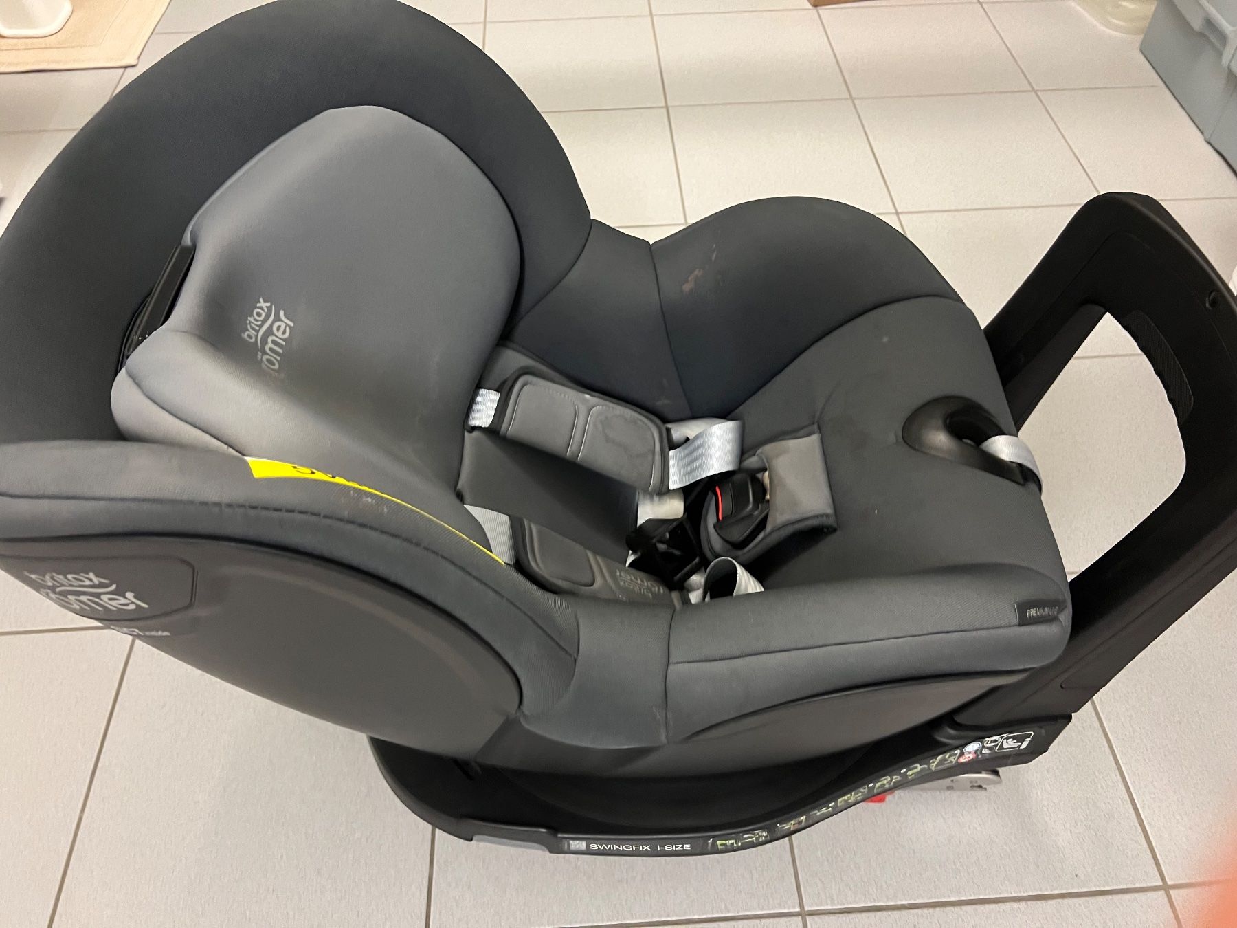 Britax Römer Auto-Kindersitze: Britax Römer Swingfix i-Size – Gebraucht aus Männedorf von sga_sl6n 1
