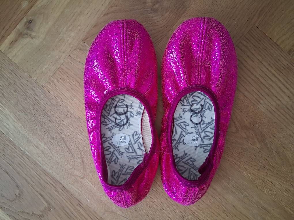 Schuhe für Mädchen: Turnschläppchen Mädchen Gr. 31 – Gebraucht aus basel von erican