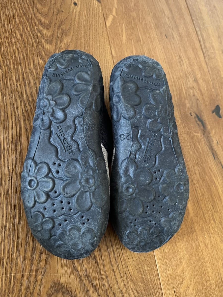 Scarpe per ragazze: Hausschuhe / Finken 28 – Usato da Sempach venduto da Caranedache 1