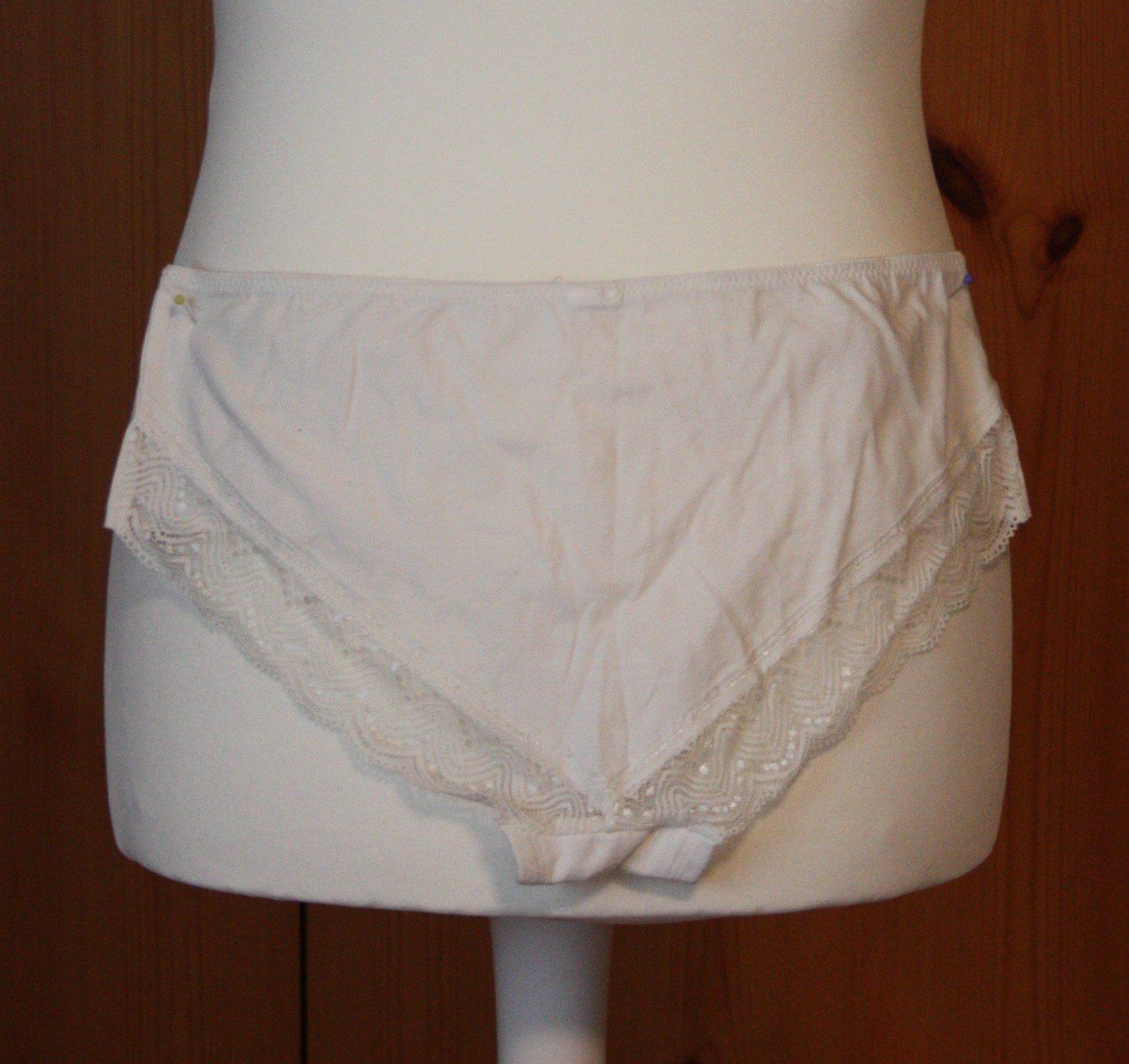Altra biancheria intima: Slip vanille Gr. L (18) – Usato da Flüelen venduto da Diversicum-Textil 1