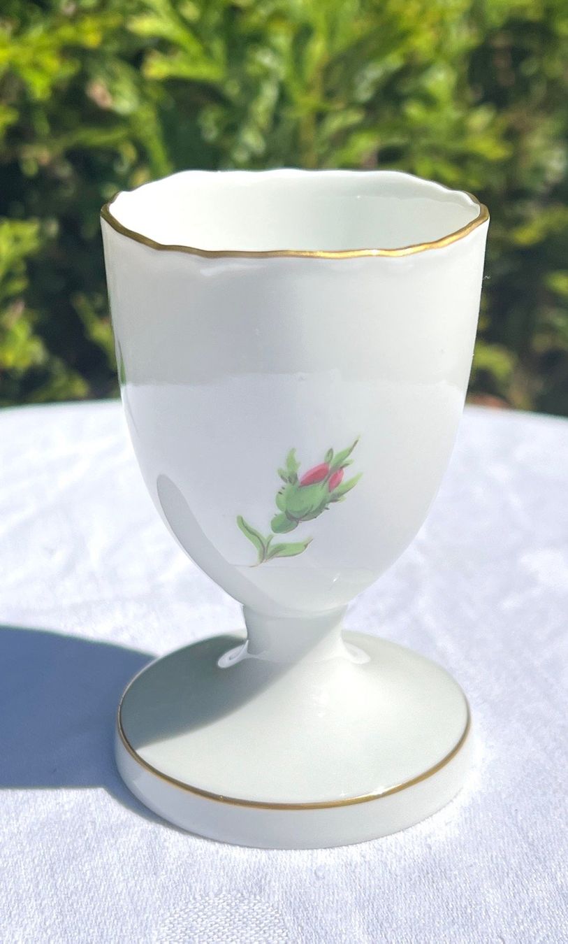 Autre vaisselle: Meissen Eierbecher "Rote Rose" mit feinem Goldrand – Neuf (Voir description) à Oberrüti par Sabbi 5
