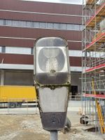 2 Strassenlaternen ca. 11m, AEG 3 armig & LED 2 armig.
