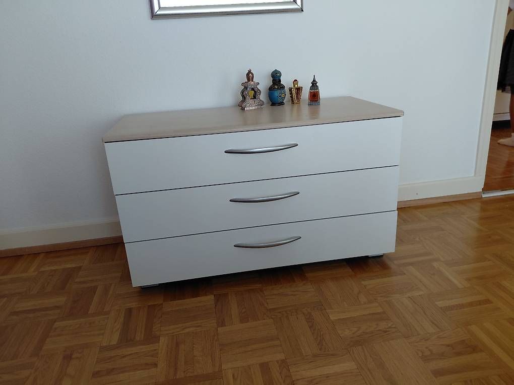 Cassettiere: Lit+matelas + commode +2petite commodes +armoire  – Usato da Cossonay-Ville venduto da haj_8vxy