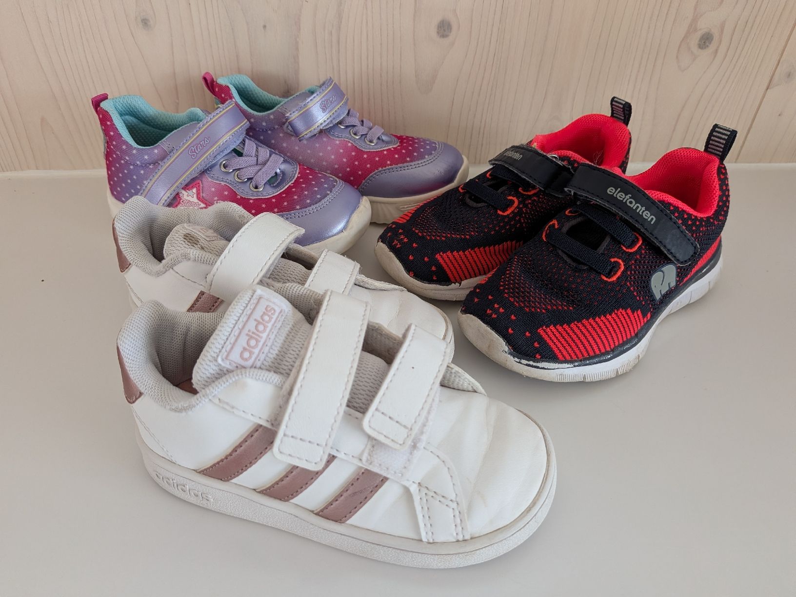 Adidas Scarpe per ragazze: Schuhset 24 – Usato da Unteriberg venduto da Minka99