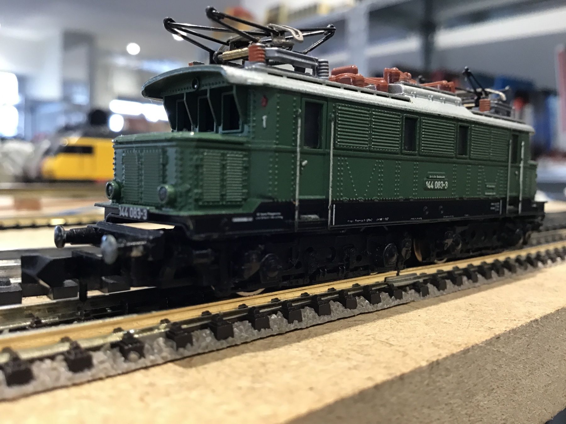 Trix Modellini di ferrovie: MINITRIX Grüne E-Lok, Baureihe 144, SPUR N – Usato da Männedorf venduto da Modell-Spezialisten 2