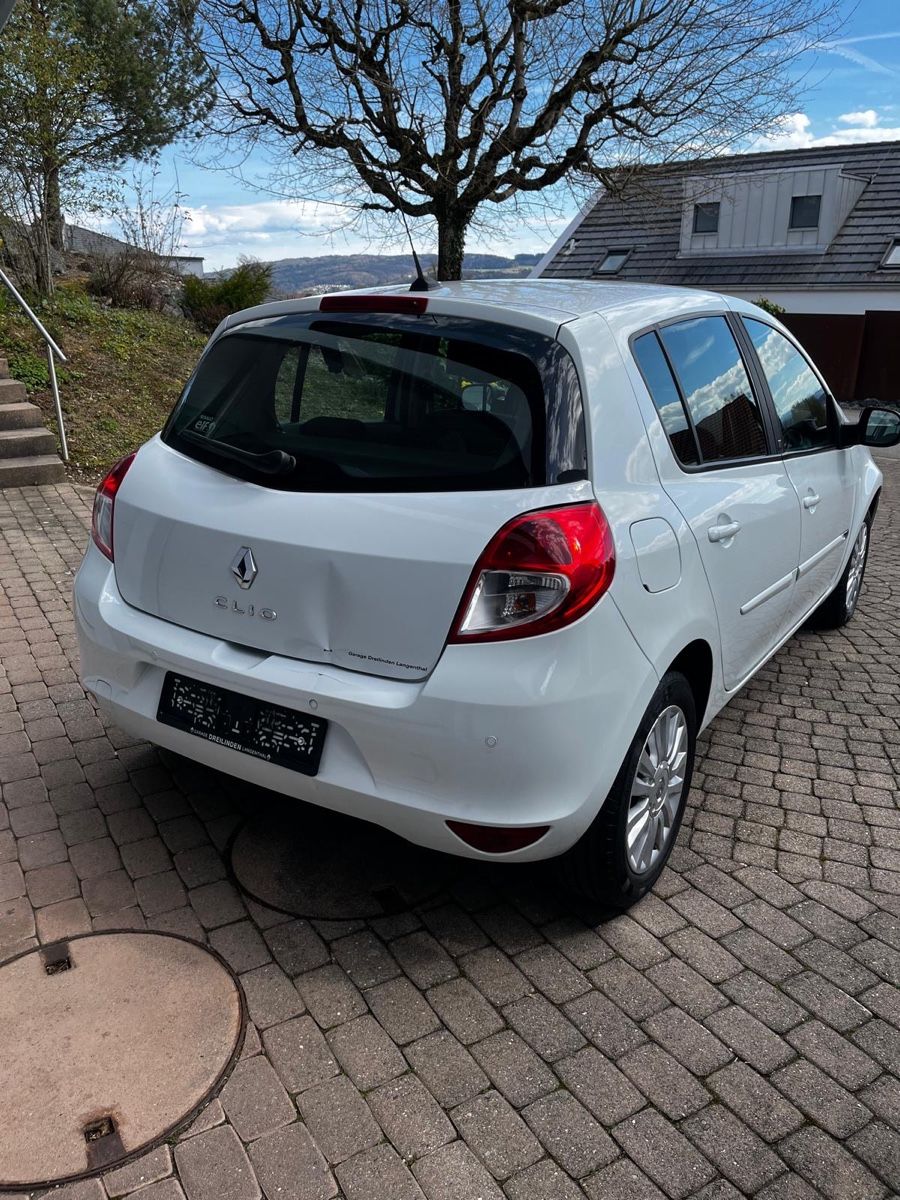 Renault Autos: Renault Clio 1.2  Weiss – Gebraucht aus Warth von sandy445 4