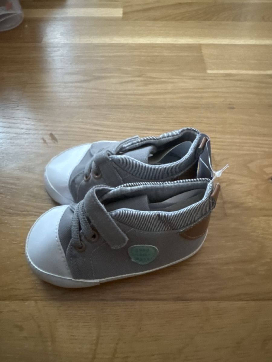 Scarpe per ragazzi: Schuhe 21 neu – Nuovo e nell'imballaggio originale da niederhasli venduto da gwe_8l5q 1