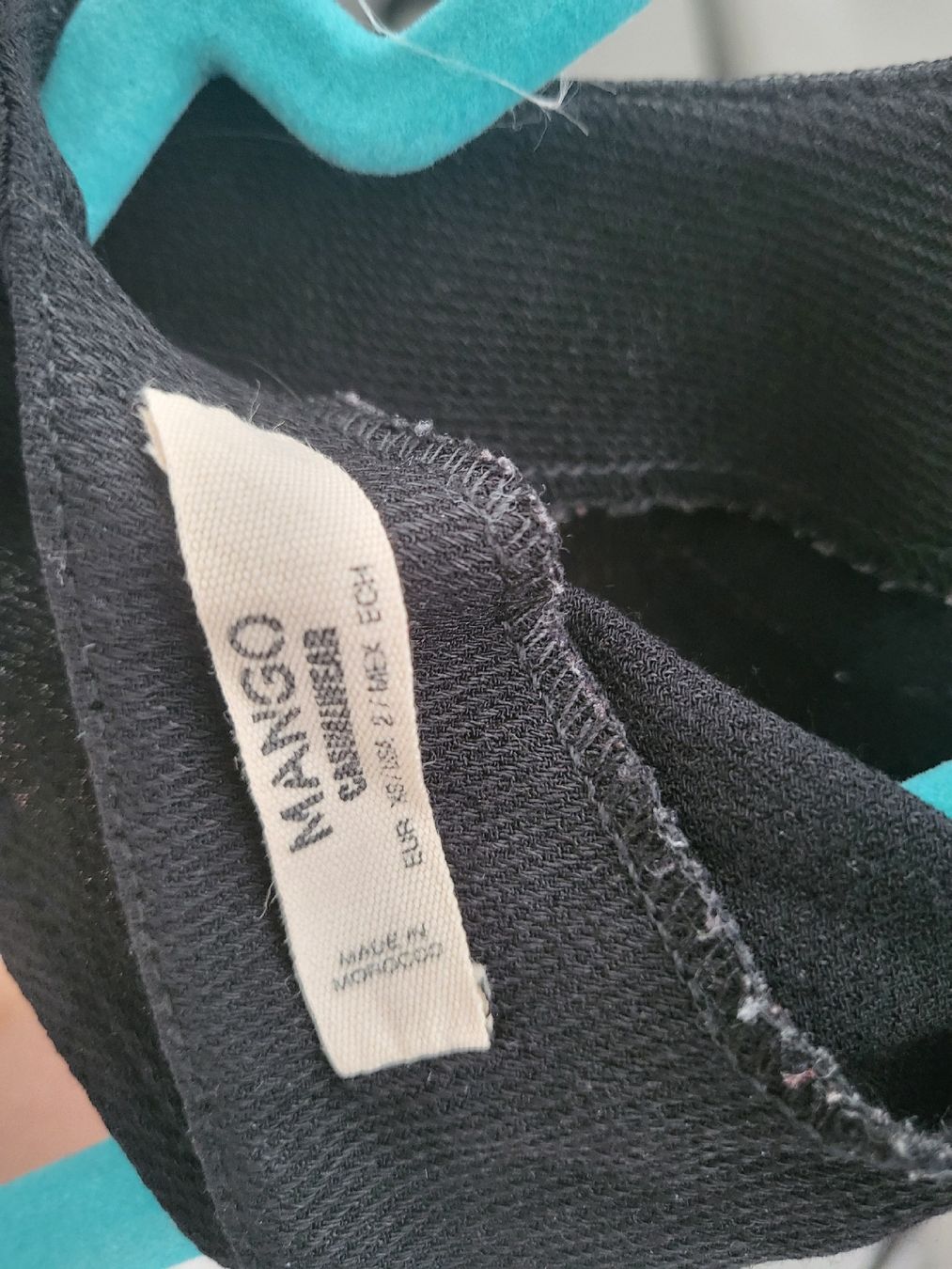 Kleider: Robe noire Mango élégante perles XS occasion – Gebraucht aus St-Pierre-Clages von _RV 2