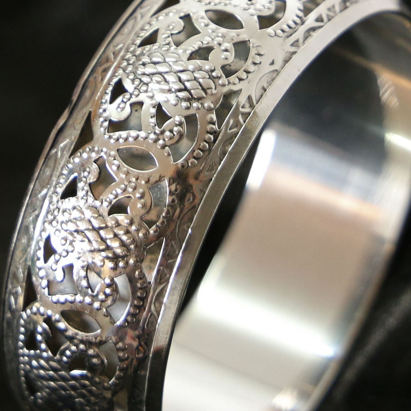 Bracciali & Braccialetti: Armreif Bangle Metall Celtic silber Indien – Nuovo e nell'imballaggio originale da Bad Salzdetfurth venduto da Weltenbummler-Shop 3