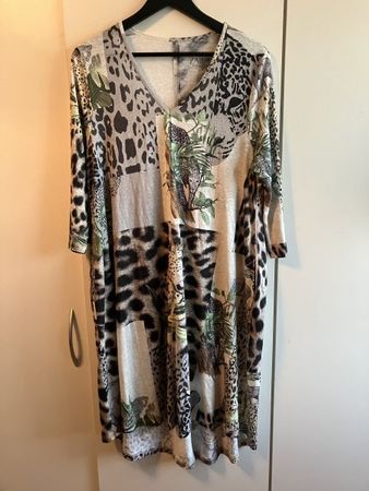 Zaida Kleid, mit Dschungelmotiven, Grösse 42