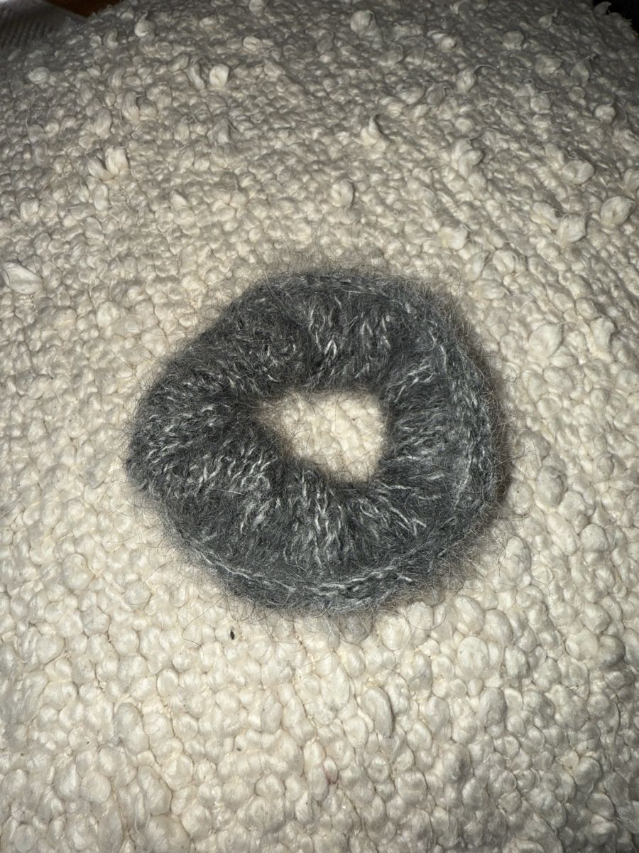 Accessori per capelli: Scrunchie gestrickt grau – Nuovo e nell'imballaggio originale da Mörschwil venduto da Seegurke18