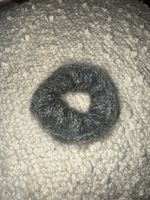 Scrunchie gestrickt grau