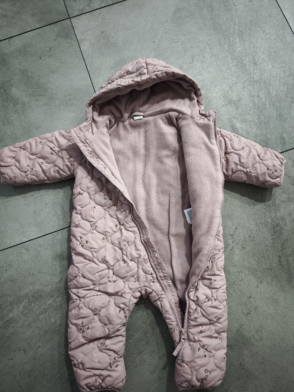 H&M Completi: H&M Girl Winter Overall – Usato da Studen BE venduto da Dianatorres 1