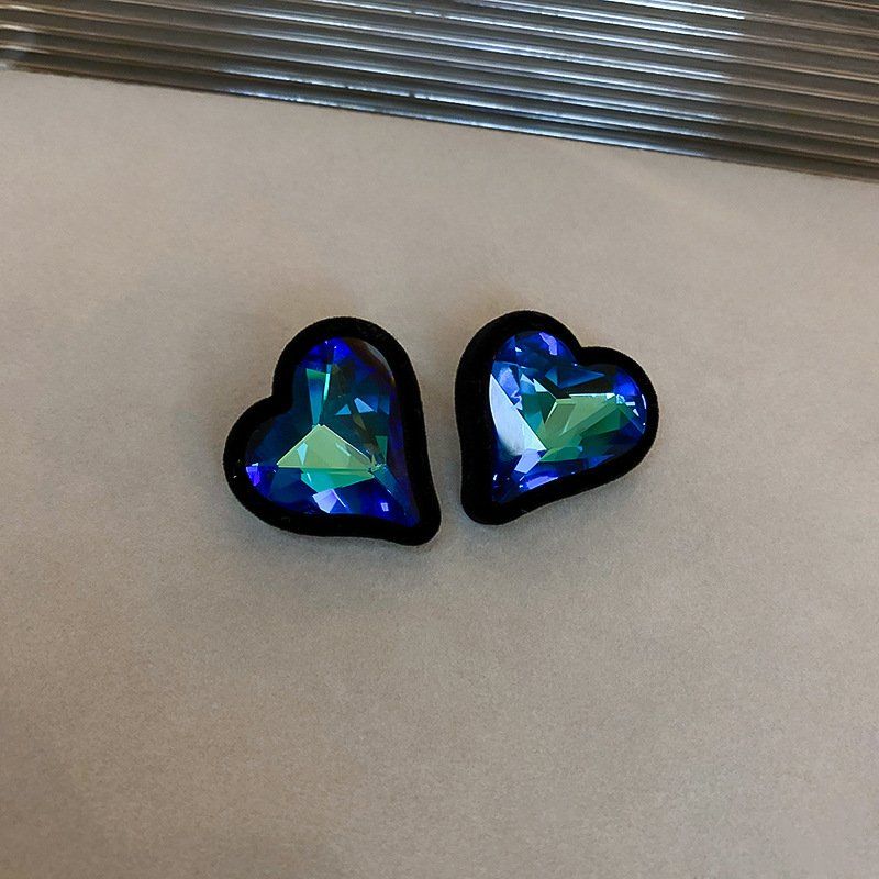 Ohrringe & -stecker: New Black Flocking Heart-shaped Blue Crystal Stud Earrings – Neu und originalverpackt aus Gächlingen von CHARLEZGIFTS 3