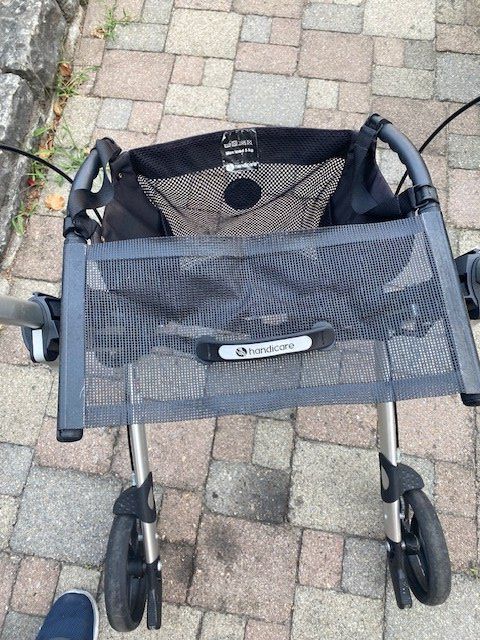 Ausili per la deambulazione: Praktischer kleiner Rollator Gemino 30 – Usato da Bürglen TG venduto da Nobi99 2