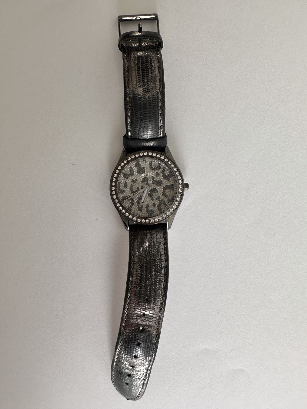 Guess Uhren: Guess Armband Uhr silber/grau – Gebraucht aus Dübendorf von 9320 1