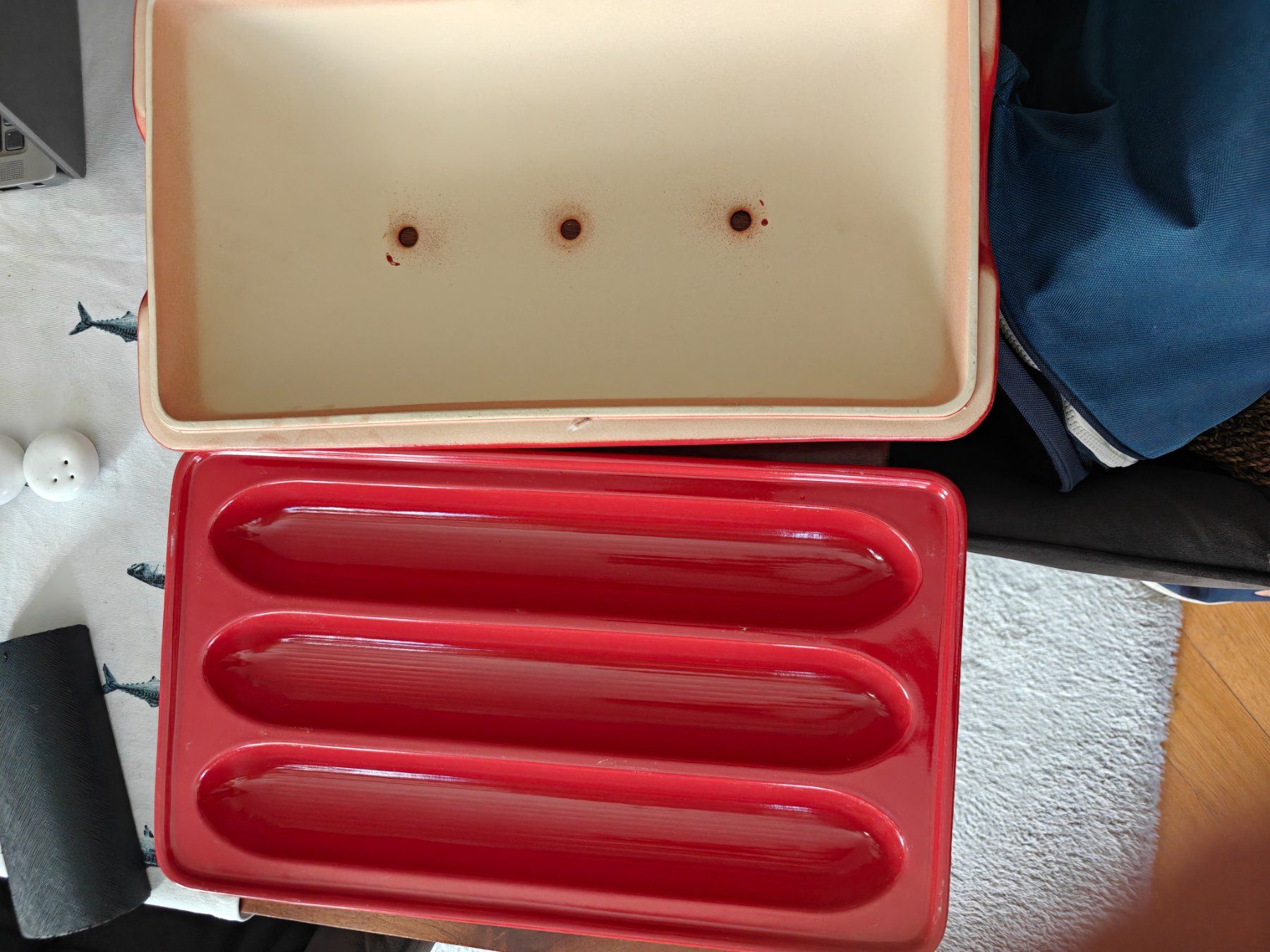 Emile Henry Teglie da forno: Emile Henry red ceramic baguette baking mold rectangular – Usato da Geneve venduto da readycat 1