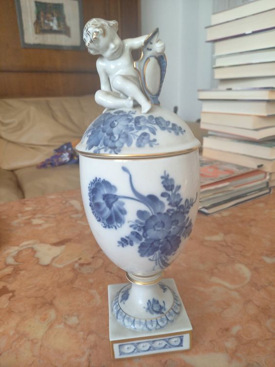 coppa in porcellana Royal Copenhagen con coperchio e putto Kaufen auf