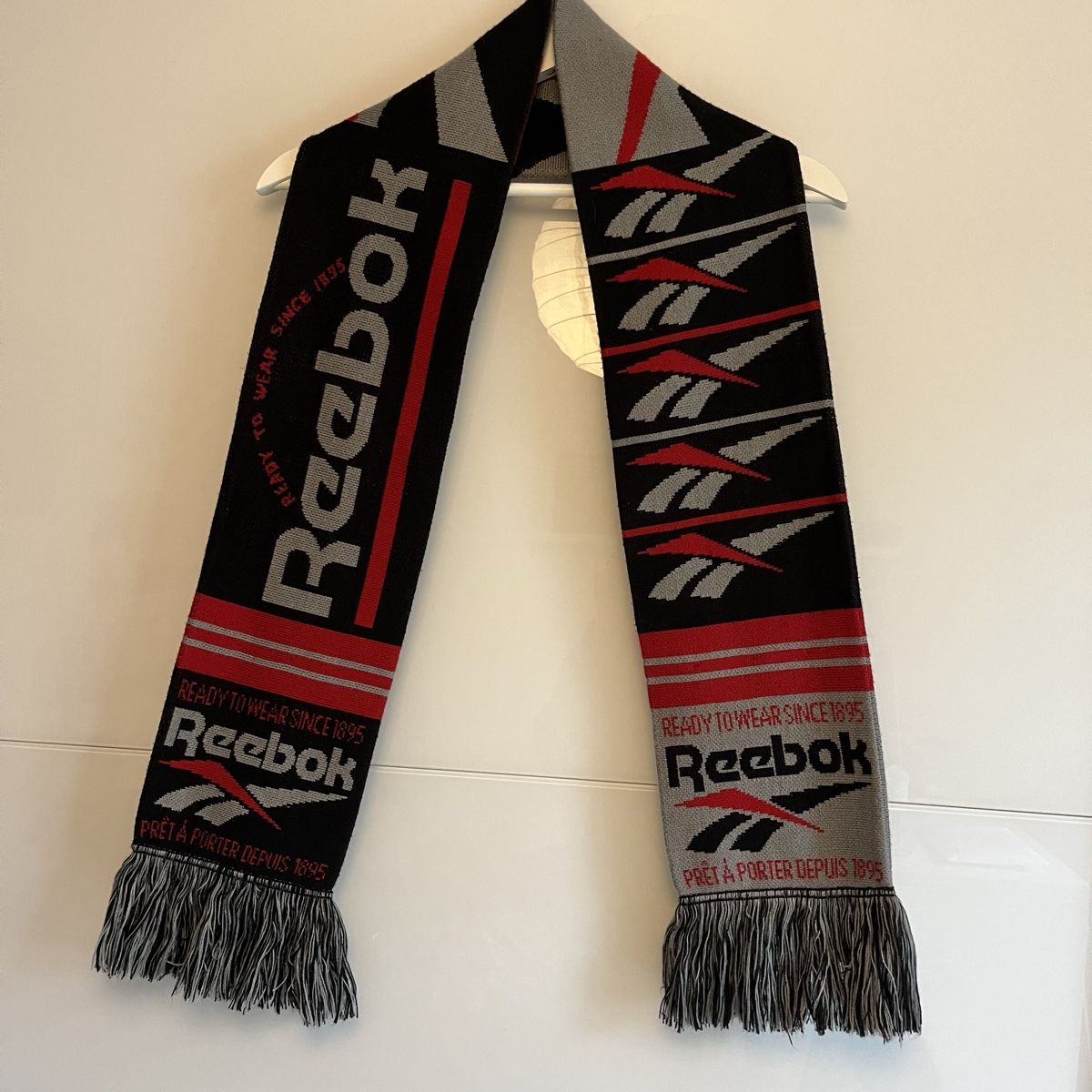 Reebok Foulard & Sciarpe: Reebok Schal Fussball-Style – Usato da Spiez venduto da sophiiiiemariie4