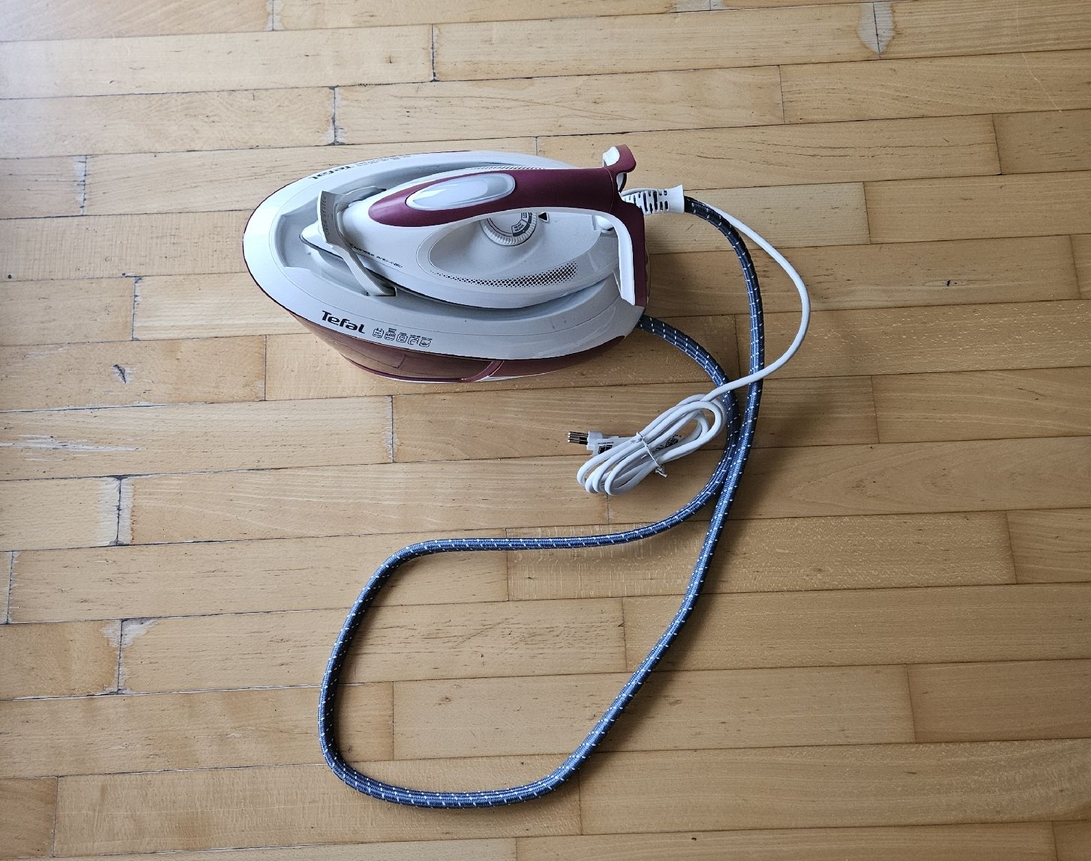 Tefal Ferri da stiro: Centrale vapeur Tefal Express. Pression 6 bars. – Nuovo (secondo la descrizione) da Zollikon venduto da pas_yz6c