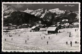 Wengen, Winteransicht mit Skifahrern und