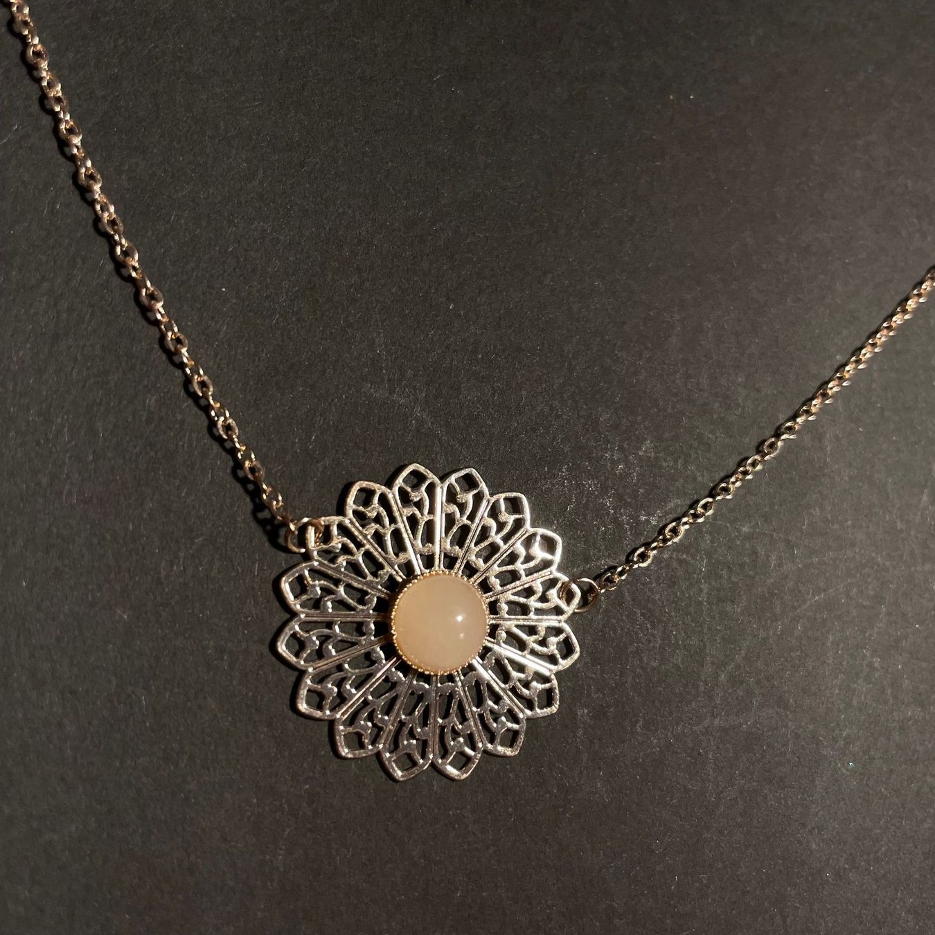 Ketten: NEU: Halskette Blume mit Stein rosé gold / Modeschmuck – Neu und originalverpackt aus Bellach von Lapislazuli_blues 1
