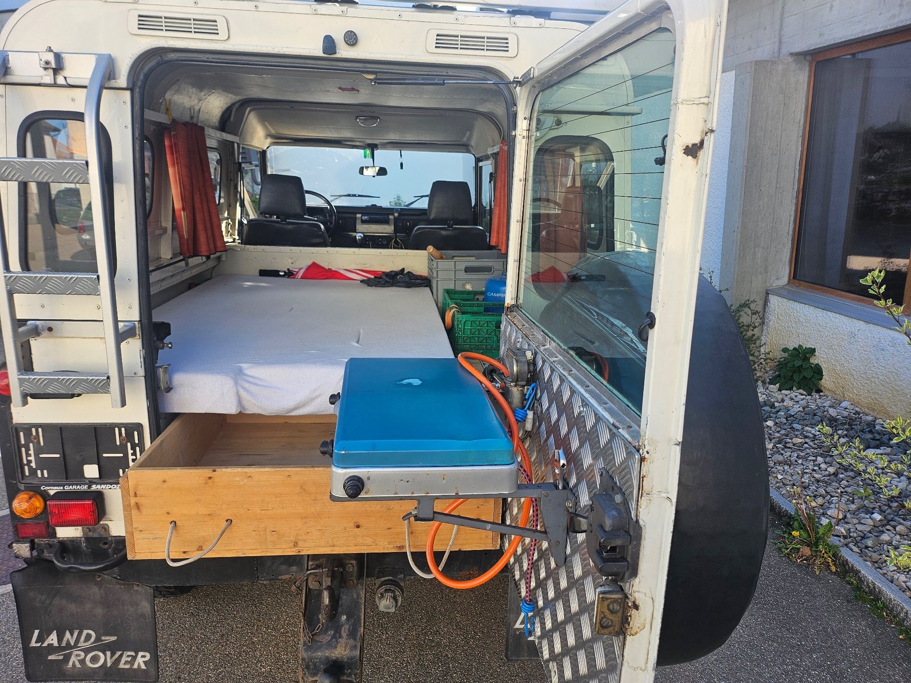 Land Rover Automobili: Land Rover 110 Td 2.5 – Usato da St-Brais venduto da Prunel72 3