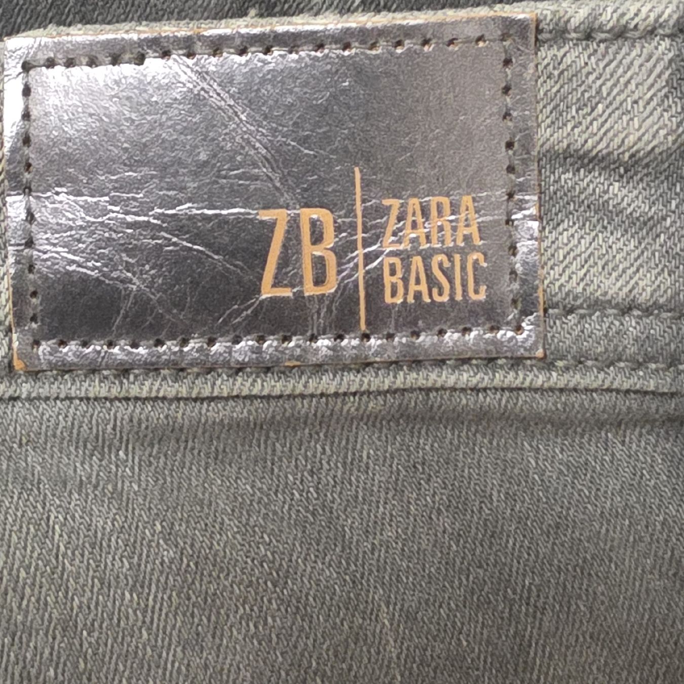 Zara Jeans: Zara Basic Jeans mit Blumenstickerei, Grösse XL – Usato da Rheinsulz venduto da Gilea 2