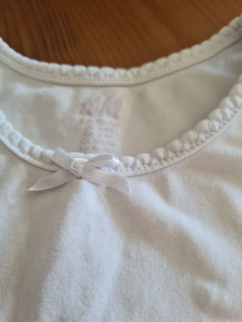 H&M Camicette, T-shirt & Top: H&M Mädchen Top Weiss Gr.98/104 – Usato da Horw venduto da Mirii91 1