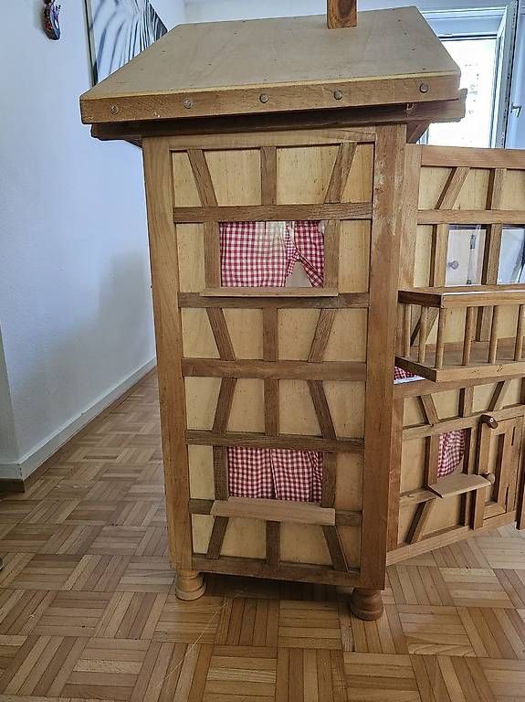 Case e mobili per bambole: Wunderschönes, handgefertigtes Puppenhaus – Usato da Seuzach venduto da Lazaro07 4
