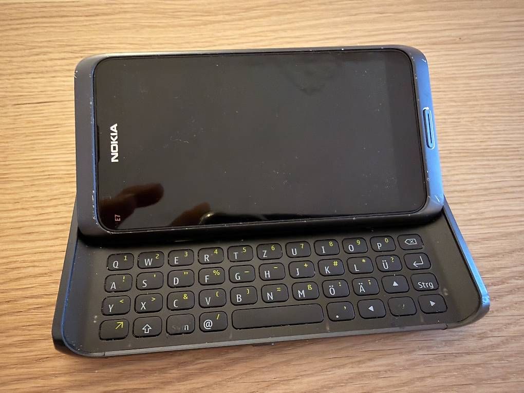 Portables: Nokia E7 Schwarz – D'occasion à Zürich par leo_zx2x