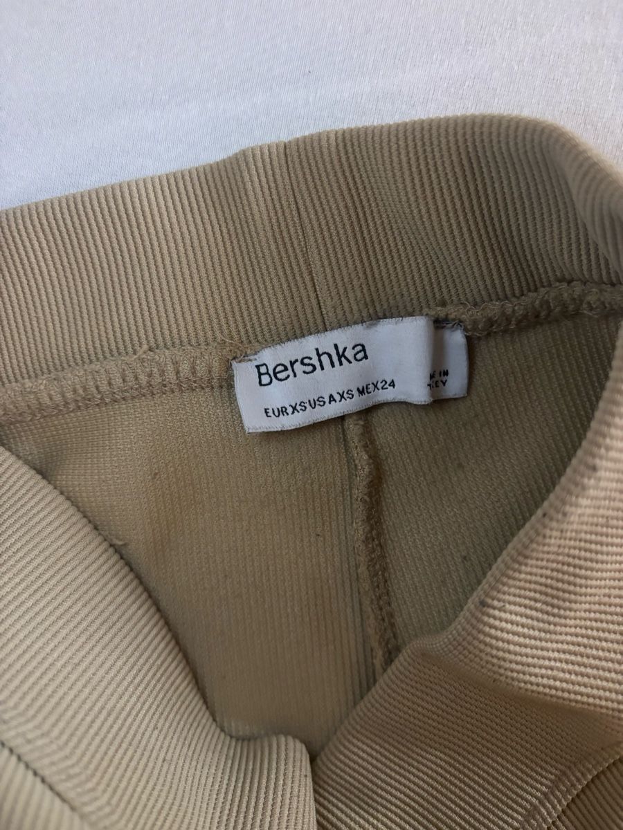 Bershka Pantaloni: pantalon Bershka – Usato da Vouvry venduto da sha_rk5q 2