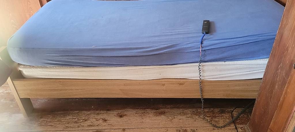 Letti: Pflegebett Swissflex Eiche massiv beige gebraucht – Usato da Schwarzenbach (Huttwil) venduto da AWS22