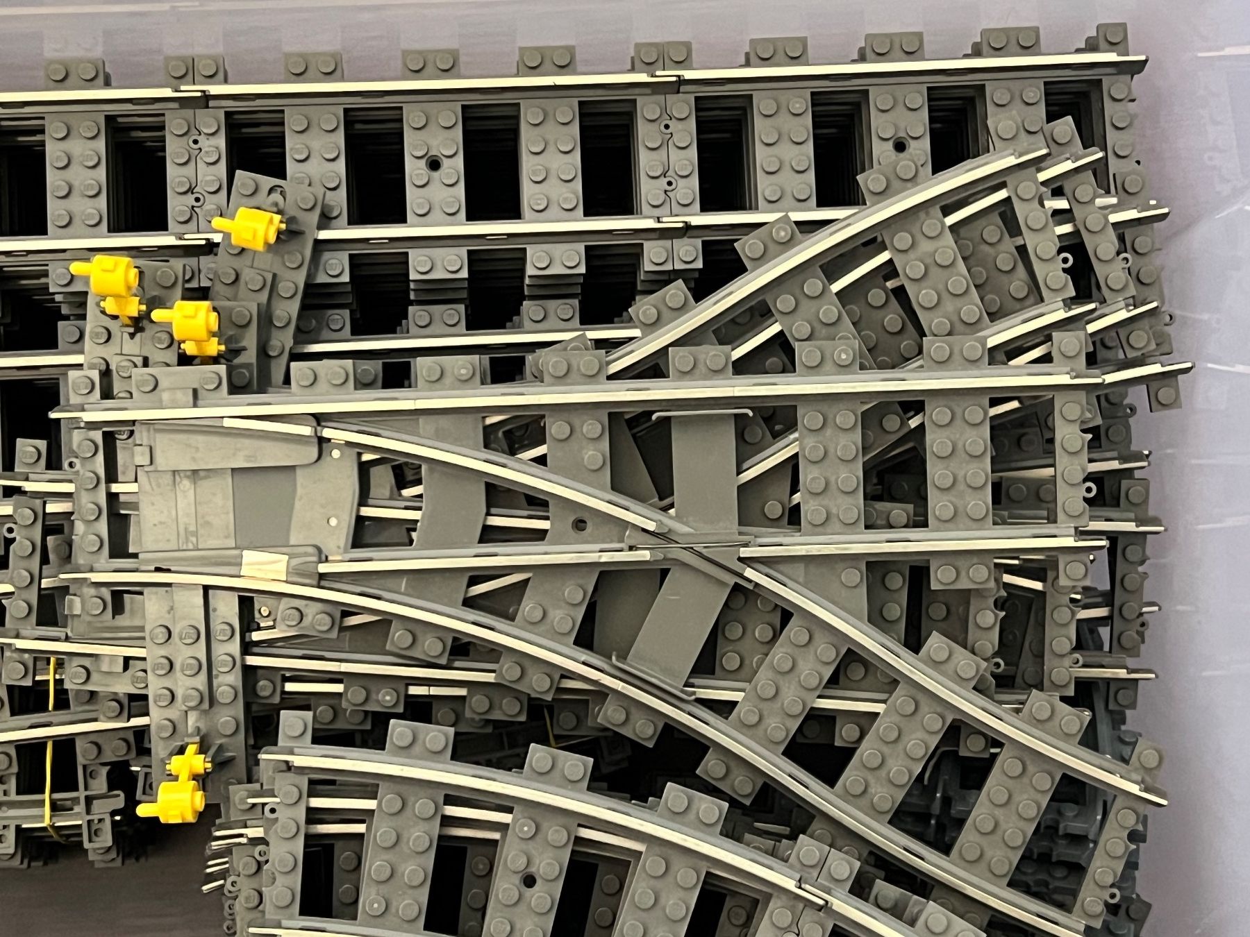 Lego Giocattoli: Kiste mit LEGO 9v System Schienen – Usato da Uttigen venduto da sonorsonic 2