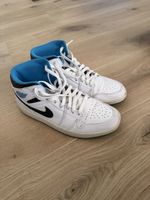 Jordan 1 Mid Laser Blue