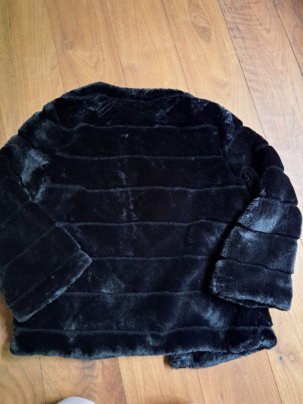 Giacche: Schwarze Kunstfell Jacke Gr.S  – Nuovo (secondo la descrizione) da Lachen SZ venduto da Ruki01 4