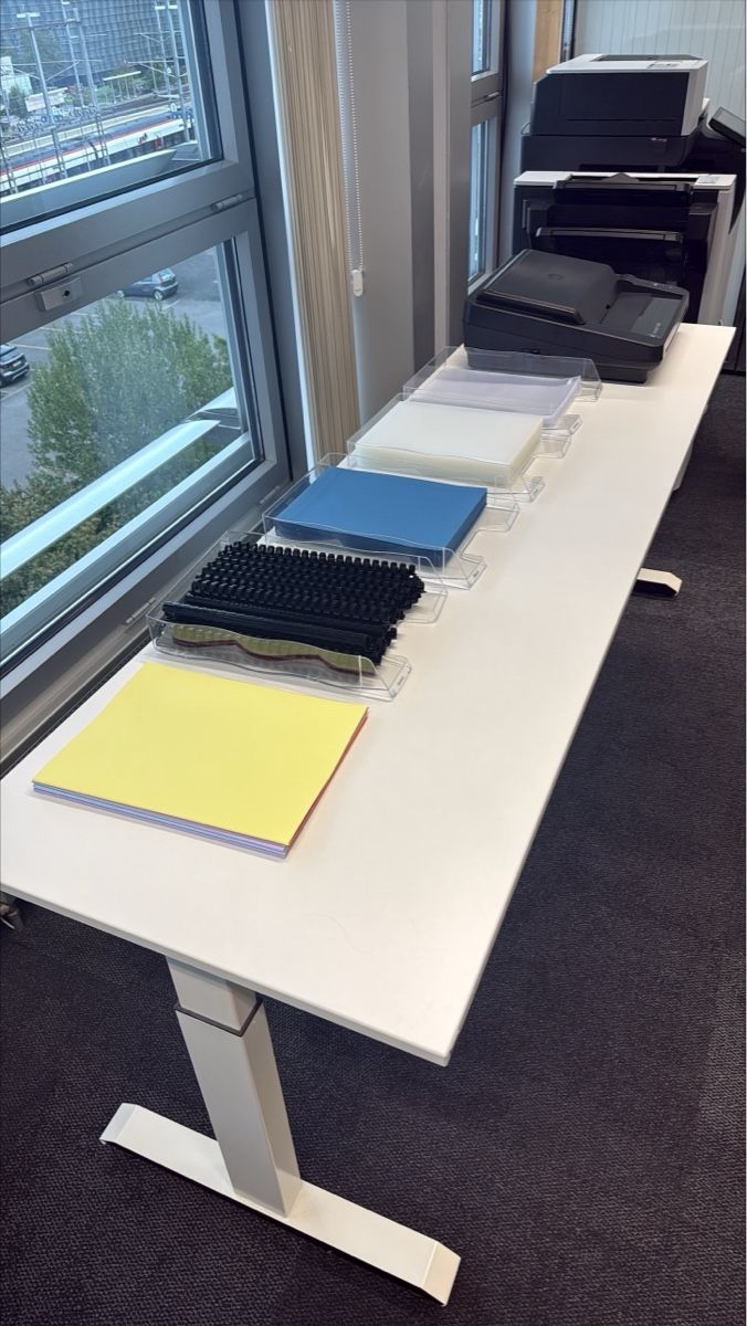 Scrivanie: Bürotisch  – Usato da Zug venduto da hersil 1