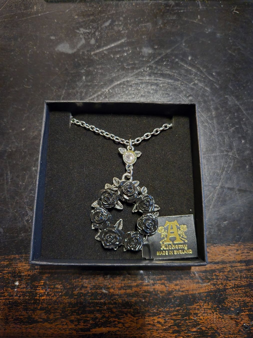 Ciondoli: Alchemy Gothic : couronne de roses noires – Nuovo (secondo la descrizione) da Bévilard venduto da CONTRESENS