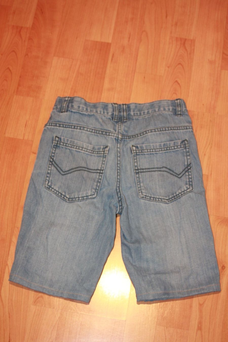 Pantaloni: blaue Jeans Shorts Bermudas 128 – Usato da Wenslingen venduto da Strick4Alpaca 1