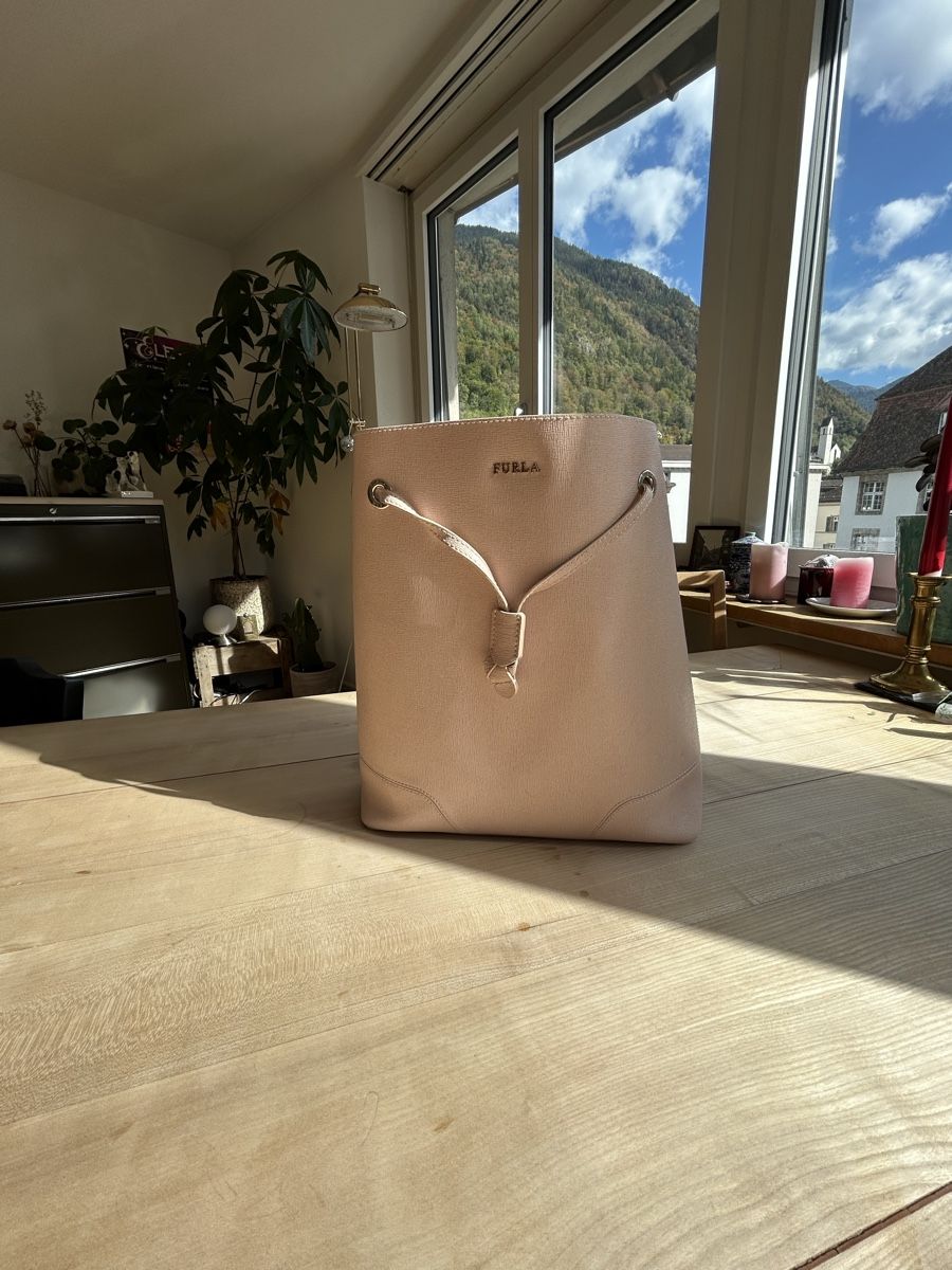 Furla Taschen für Damen: Furla Beuteltasche hellrosa mit Pochette – Gebraucht aus Chur von arianope