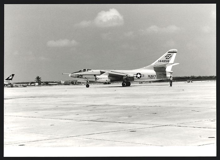 Fotografie & Manifesti: Fotografie Flugzeug Douglas A-3 Skywarri – Usato da Berlin venduto da bartko-reher