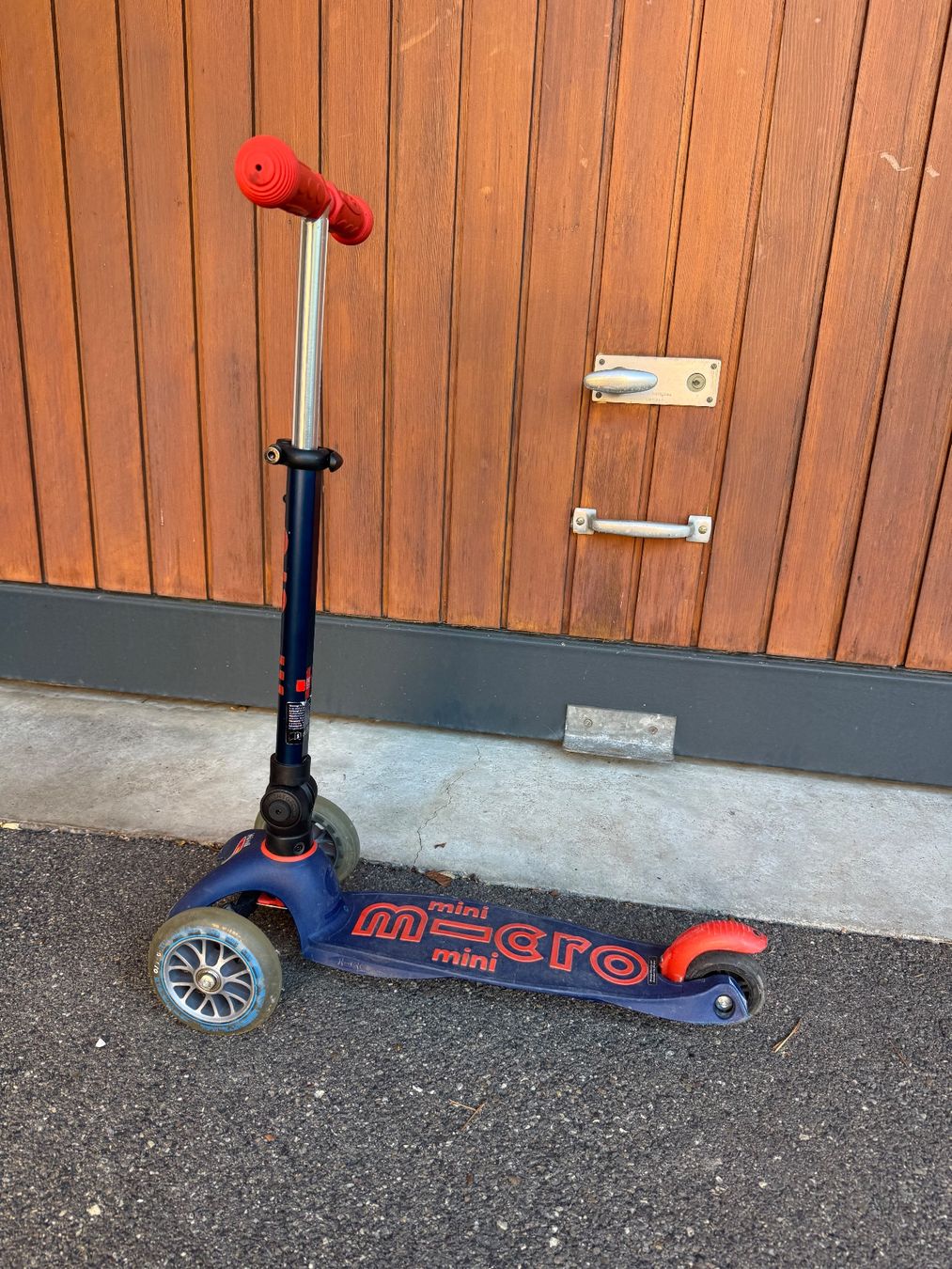 Micro Veicoli per bambini: Micro Mini Trottinett blau gebraucht – Usato da Stäfa venduto da dba_9h7t